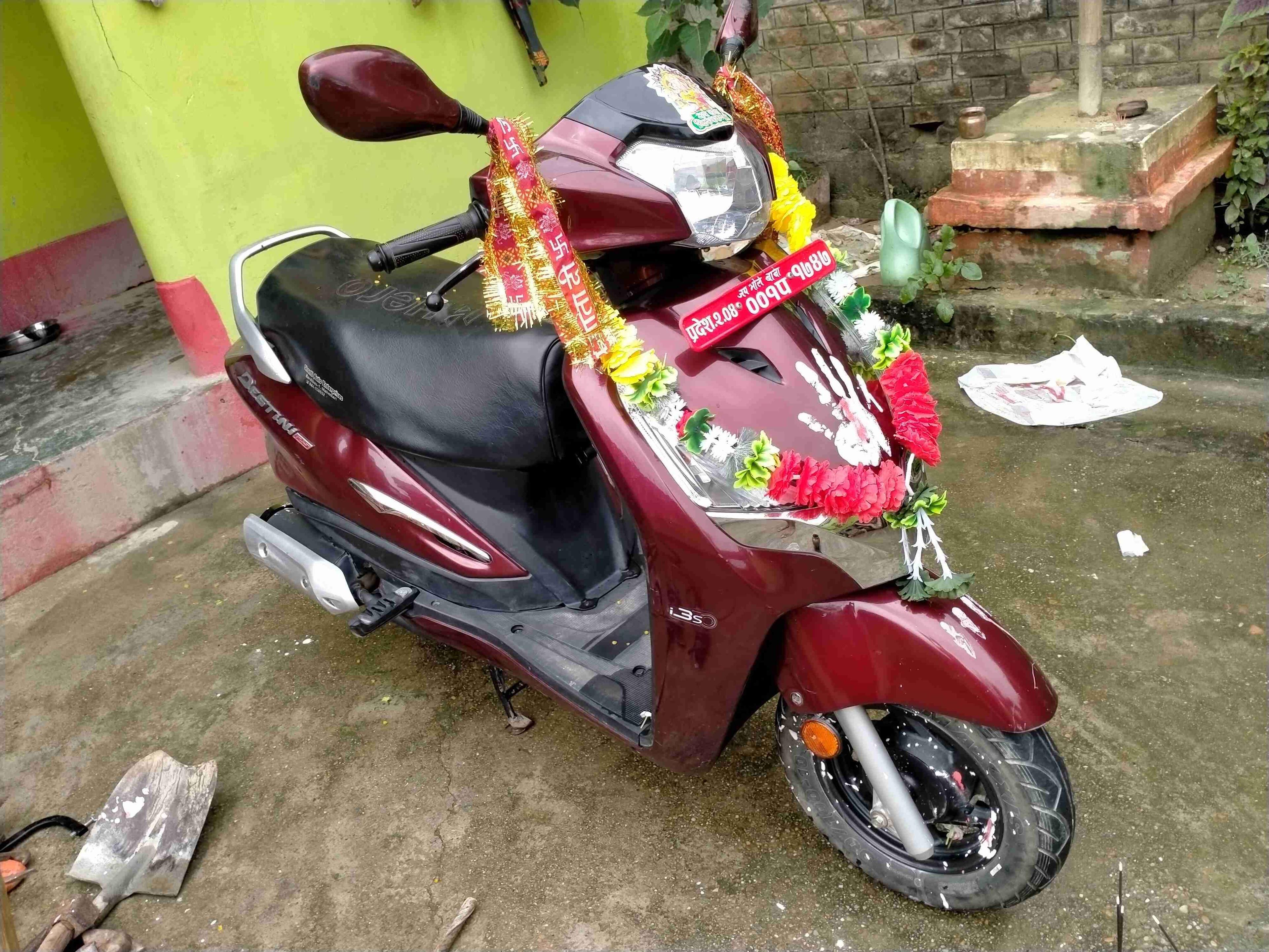 Hero scooter Destiny model image 1
